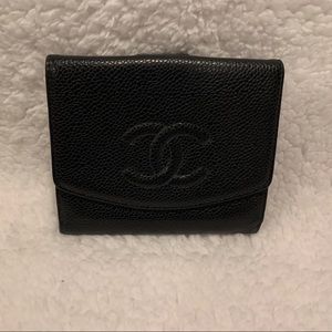 Chanel caviar wallet